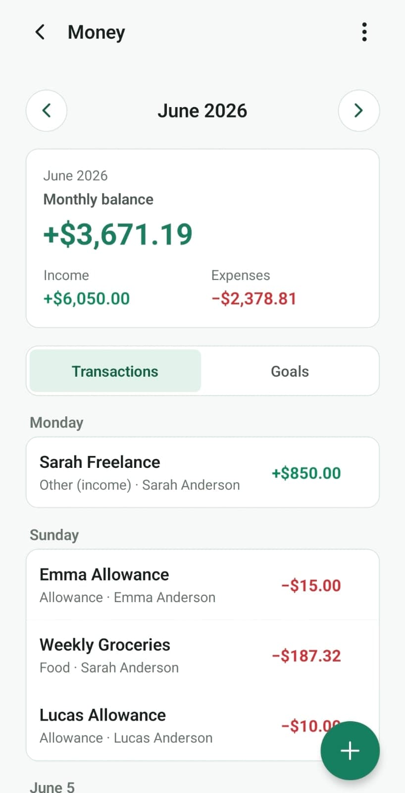 Finanças da família com saldo mensal, transações e metas compartilhadas